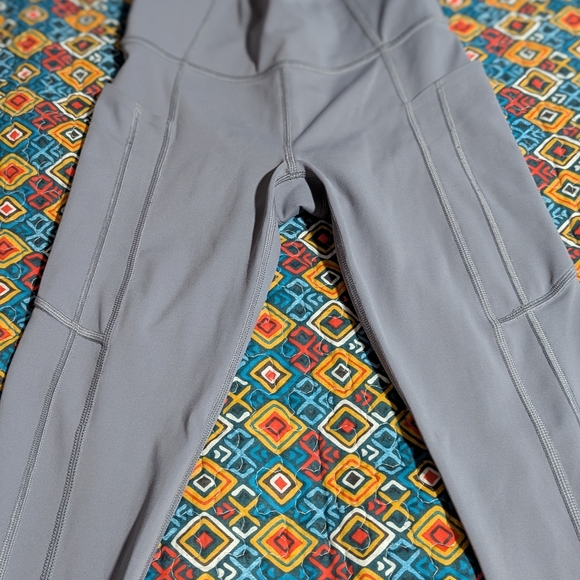 Athleta Gray Ultimate Stash 7/8 Tight - Picture 4 of 5